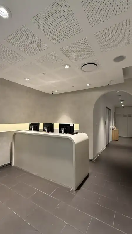 Commercial reception, concrete-look walls