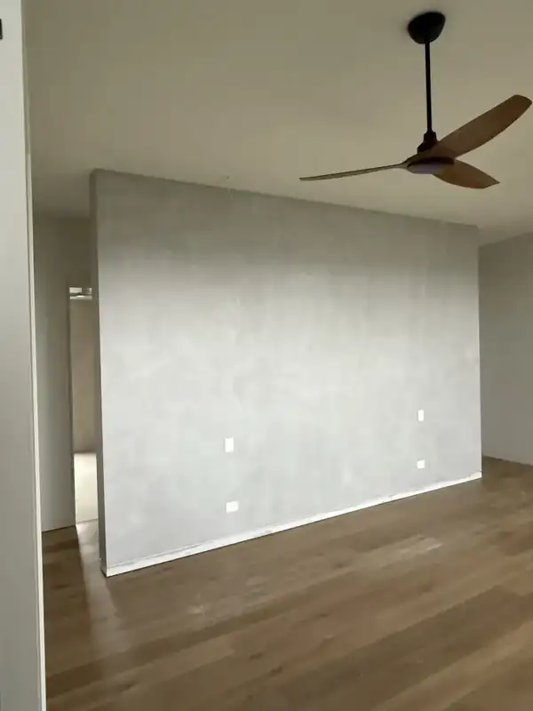 Concrete-look bedhead wall