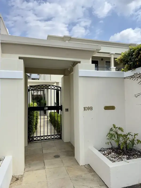 Rendered entry and gateway
